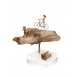 Table decoration in sea wood - cyclist