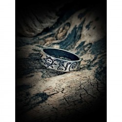 Linear wedding ring